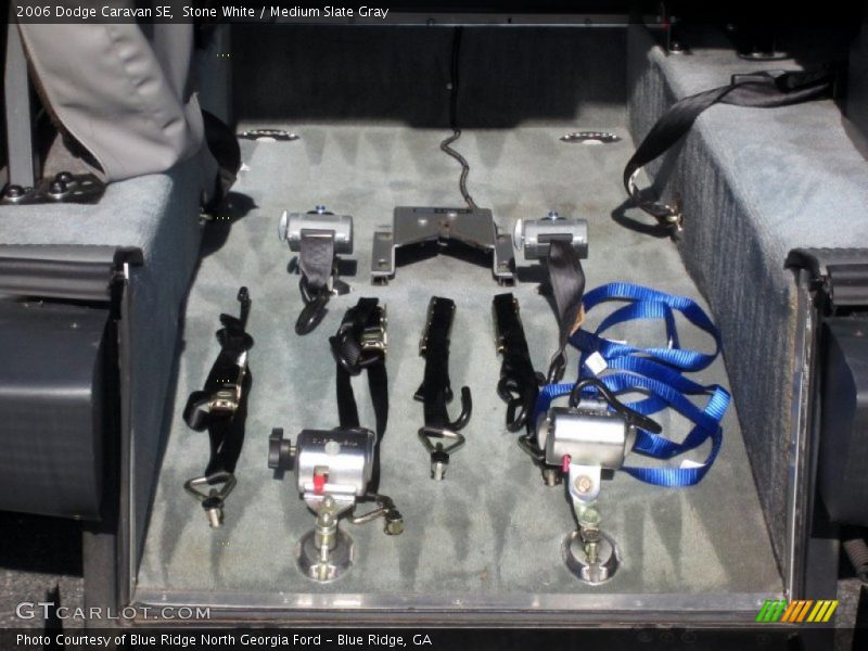 Stone White / Medium Slate Gray 2006 Dodge Caravan SE