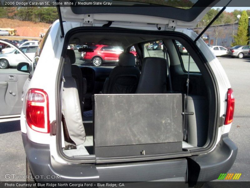 Stone White / Medium Slate Gray 2006 Dodge Caravan SE