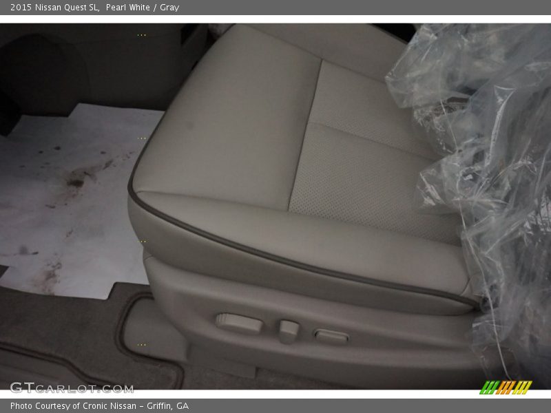 Pearl White / Gray 2015 Nissan Quest SL