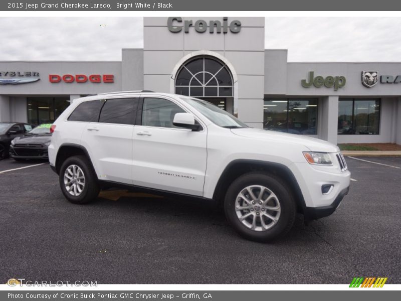 Bright White / Black 2015 Jeep Grand Cherokee Laredo