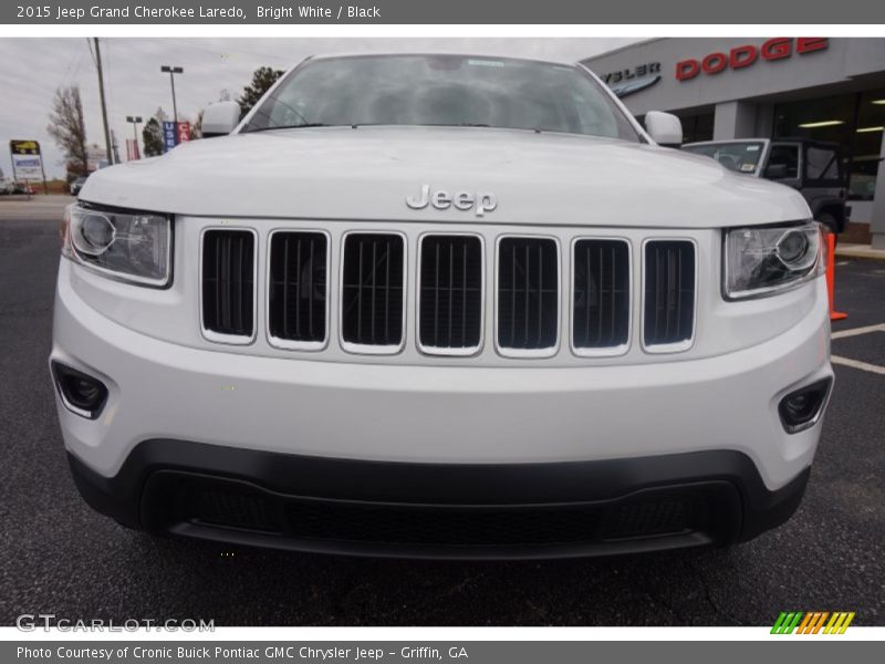 Bright White / Black 2015 Jeep Grand Cherokee Laredo