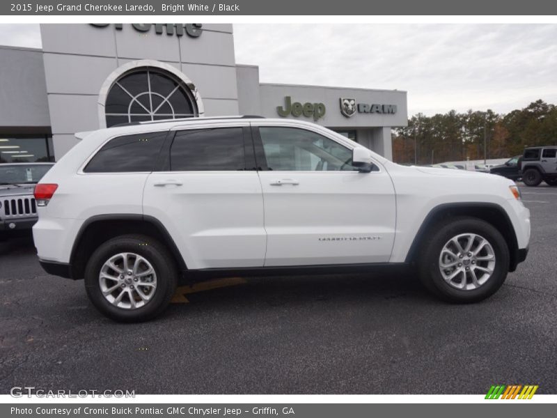 Bright White / Black 2015 Jeep Grand Cherokee Laredo