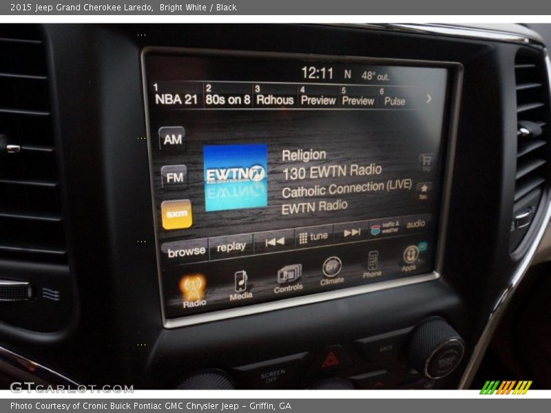 Bright White / Black 2015 Jeep Grand Cherokee Laredo