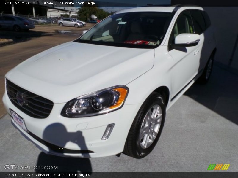 Ice White / Soft Beige 2015 Volvo XC60 T5 Drive-E