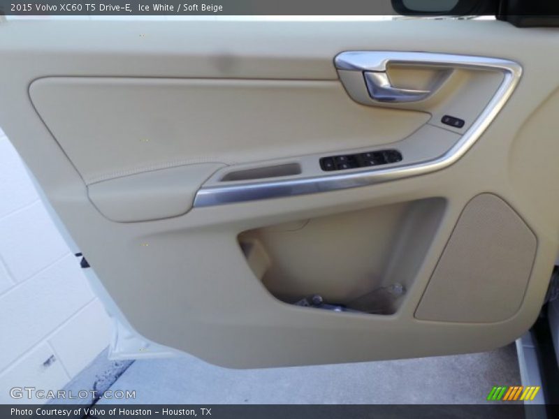 Ice White / Soft Beige 2015 Volvo XC60 T5 Drive-E