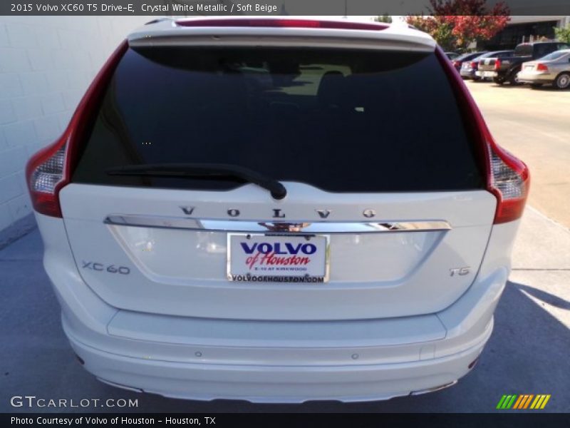 Crystal White Metallic / Soft Beige 2015 Volvo XC60 T5 Drive-E