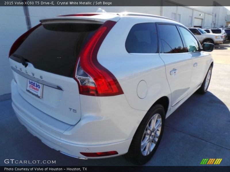 Crystal White Metallic / Soft Beige 2015 Volvo XC60 T5 Drive-E
