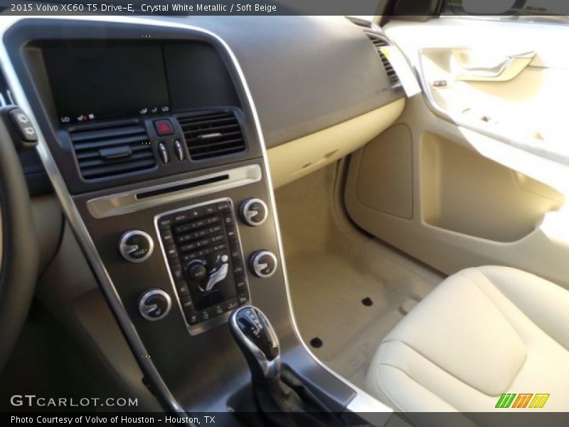 Crystal White Metallic / Soft Beige 2015 Volvo XC60 T5 Drive-E