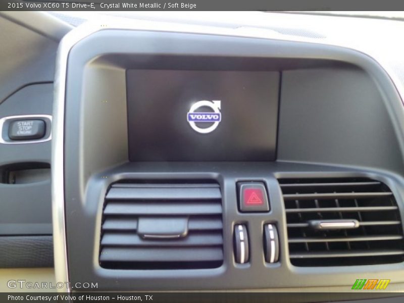 Crystal White Metallic / Soft Beige 2015 Volvo XC60 T5 Drive-E