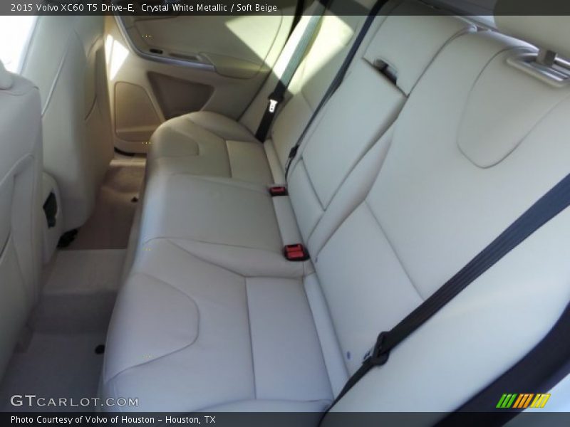 Crystal White Metallic / Soft Beige 2015 Volvo XC60 T5 Drive-E