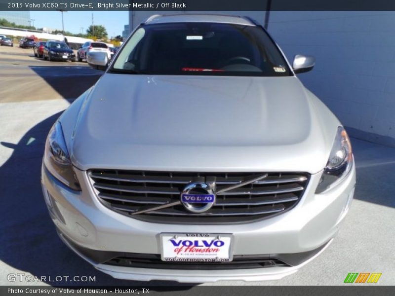 Bright Silver Metallic / Off Black 2015 Volvo XC60 T5 Drive-E