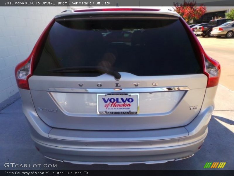 Bright Silver Metallic / Off Black 2015 Volvo XC60 T5 Drive-E