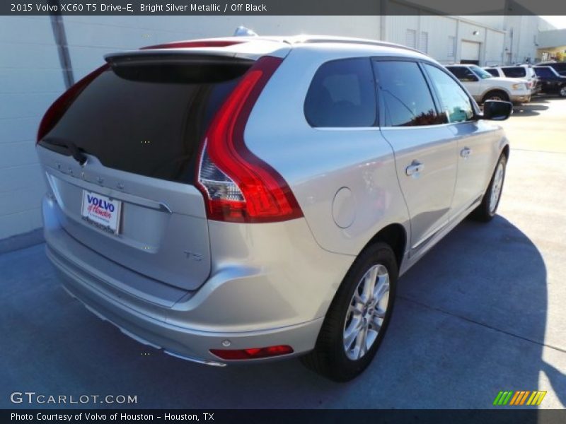 Bright Silver Metallic / Off Black 2015 Volvo XC60 T5 Drive-E