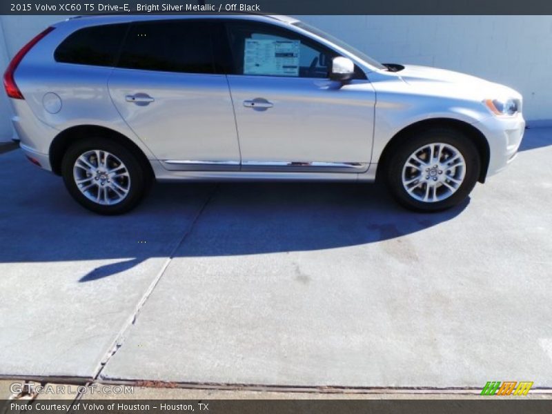 Bright Silver Metallic / Off Black 2015 Volvo XC60 T5 Drive-E
