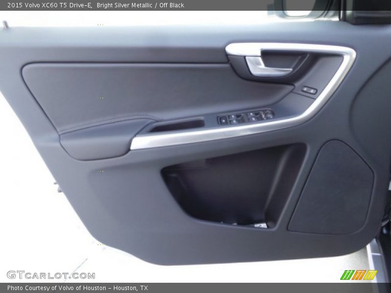 Bright Silver Metallic / Off Black 2015 Volvo XC60 T5 Drive-E