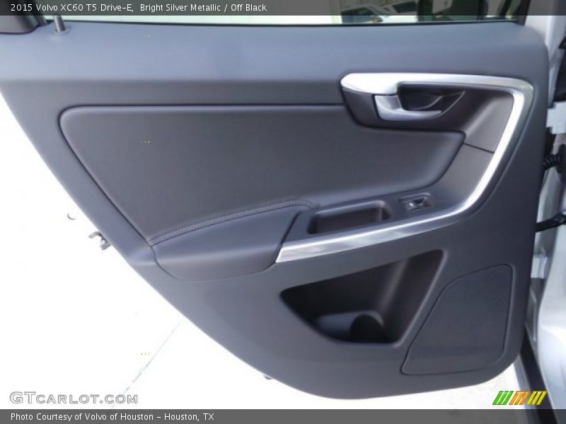 Bright Silver Metallic / Off Black 2015 Volvo XC60 T5 Drive-E