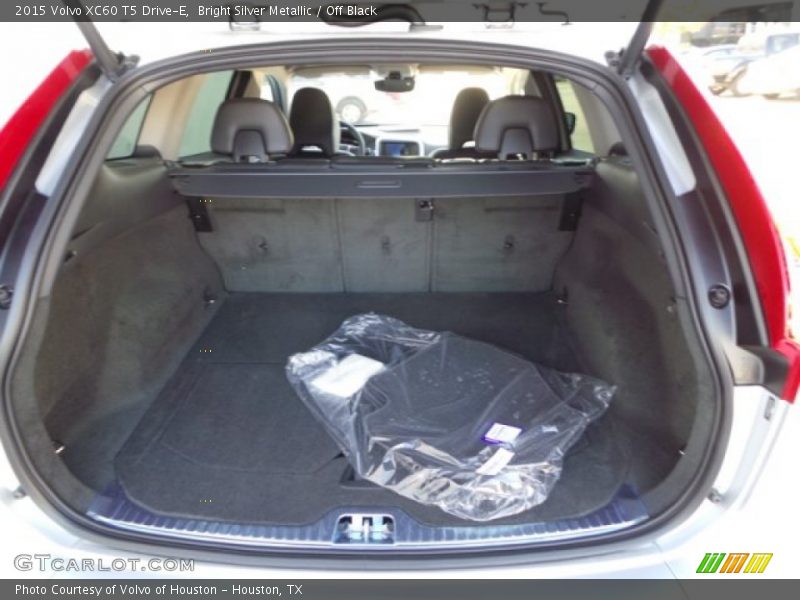 Bright Silver Metallic / Off Black 2015 Volvo XC60 T5 Drive-E