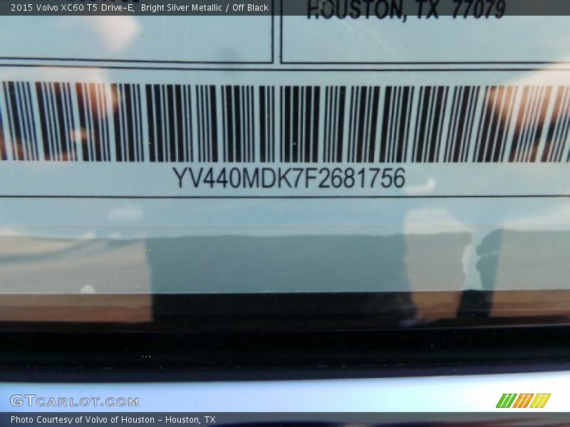 Bright Silver Metallic / Off Black 2015 Volvo XC60 T5 Drive-E