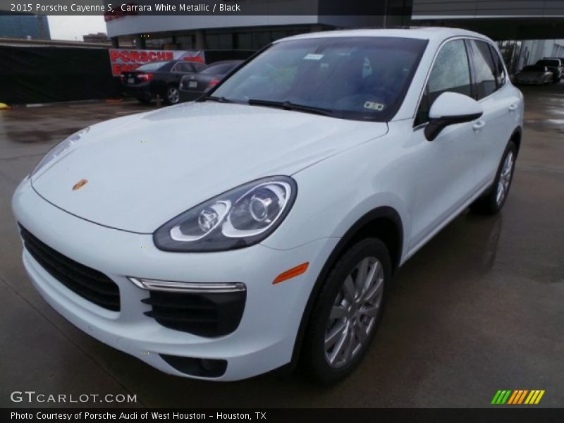 Front 3/4 View of 2015 Cayenne S