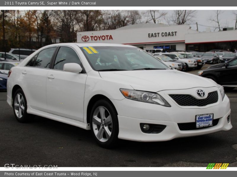 Super White / Dark Charcoal 2011 Toyota Camry SE