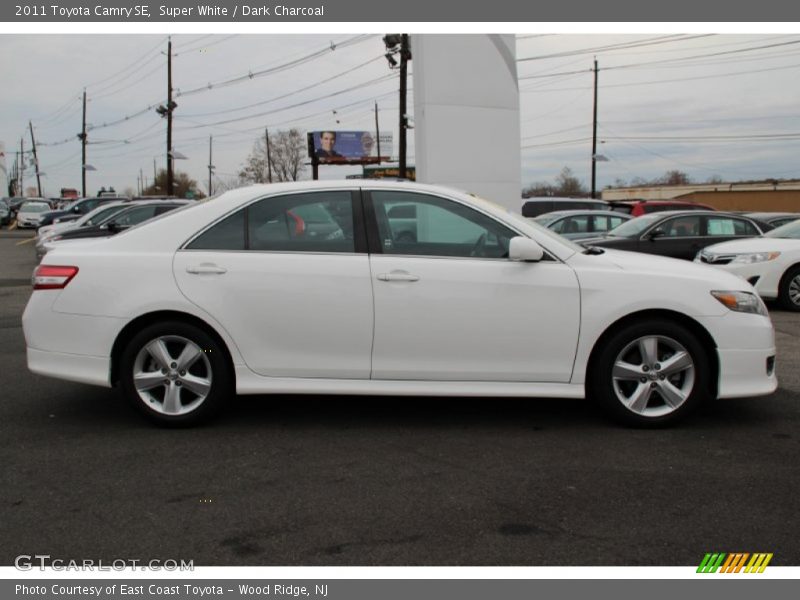 Super White / Dark Charcoal 2011 Toyota Camry SE