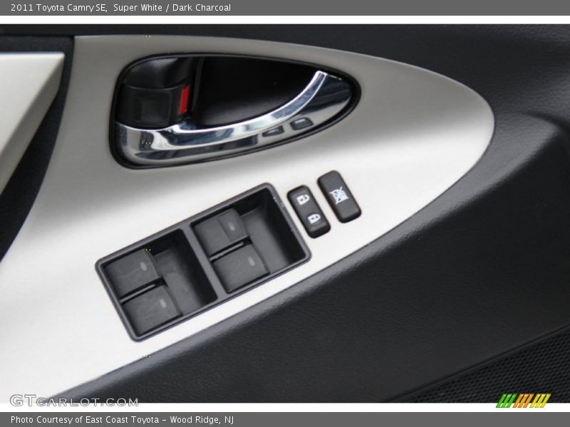 Super White / Dark Charcoal 2011 Toyota Camry SE
