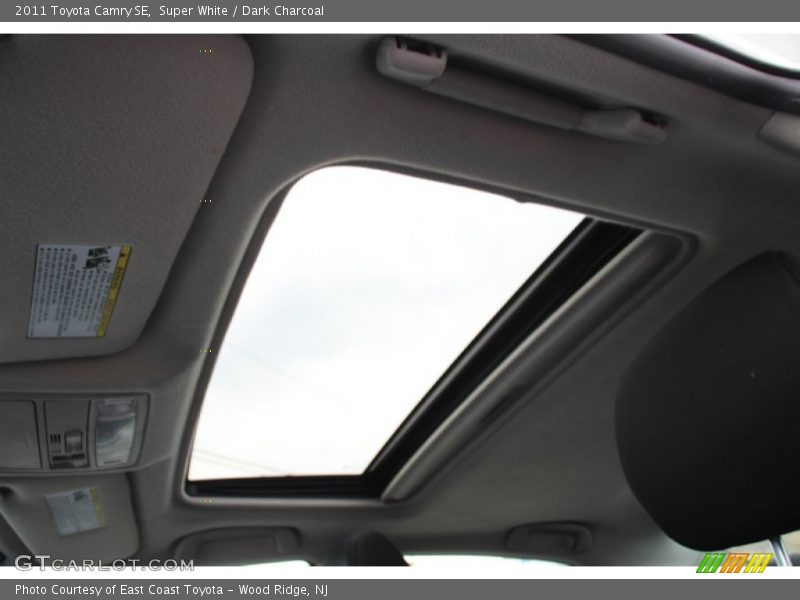 Super White / Dark Charcoal 2011 Toyota Camry SE