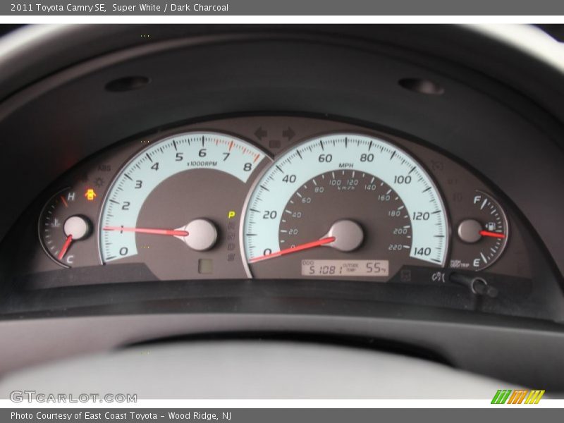 Super White / Dark Charcoal 2011 Toyota Camry SE