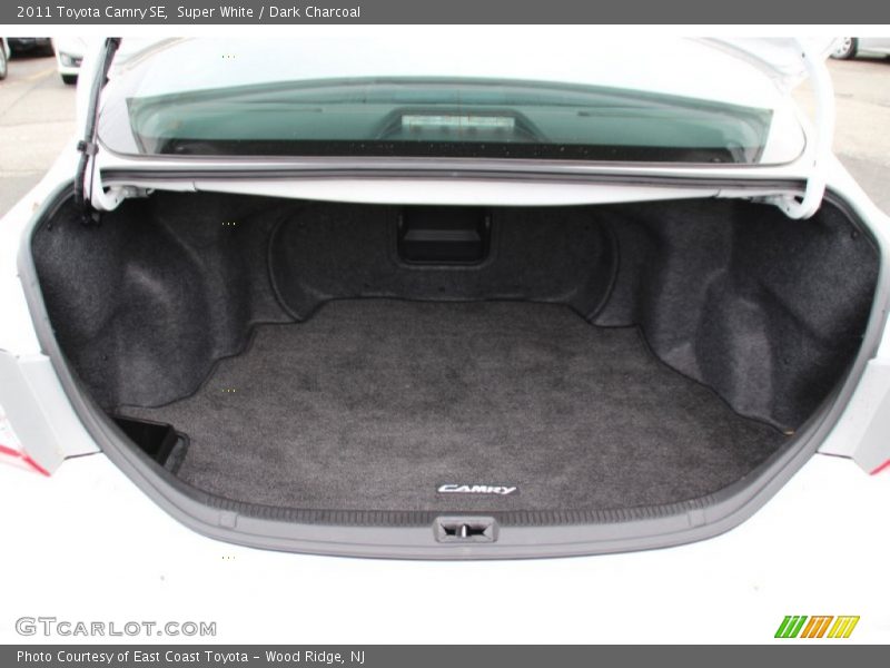 Super White / Dark Charcoal 2011 Toyota Camry SE