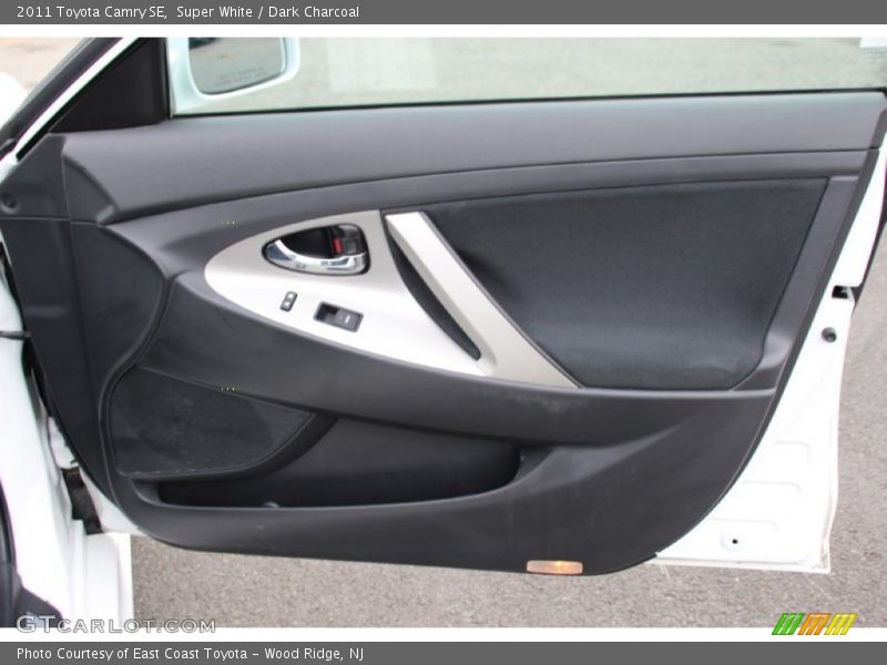 Super White / Dark Charcoal 2011 Toyota Camry SE