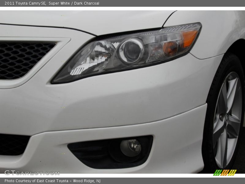 Super White / Dark Charcoal 2011 Toyota Camry SE