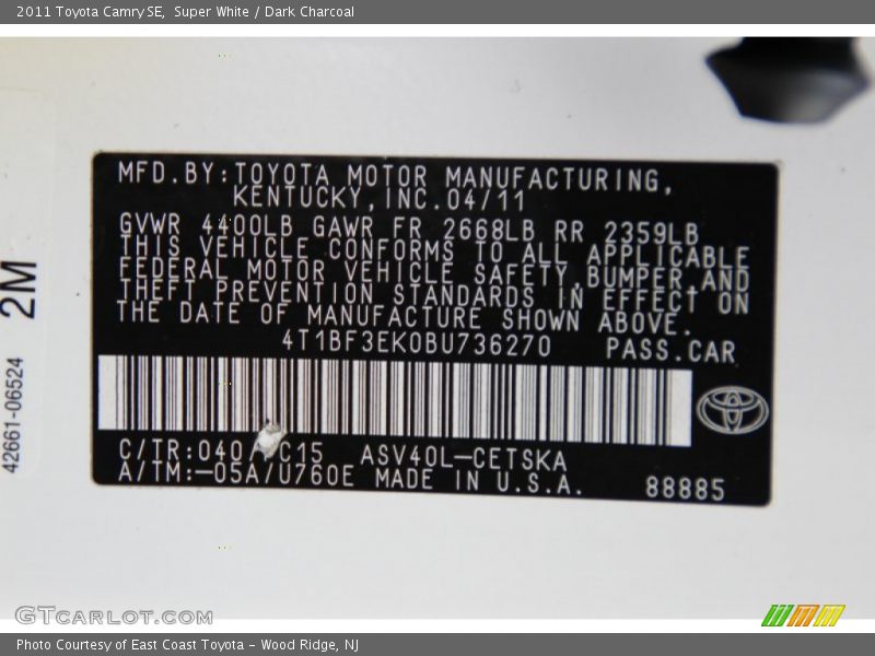 Super White / Dark Charcoal 2011 Toyota Camry SE