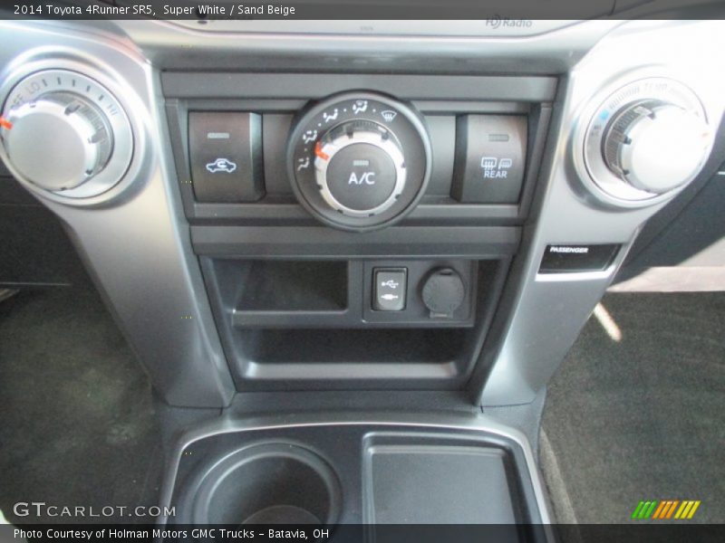 Super White / Sand Beige 2014 Toyota 4Runner SR5