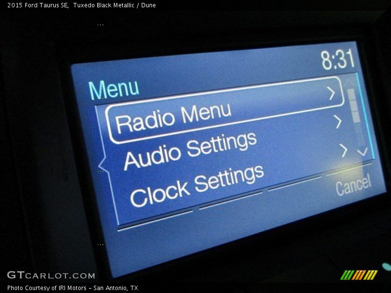 Tuxedo Black Metallic / Dune 2015 Ford Taurus SE