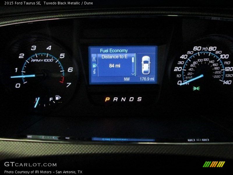 Tuxedo Black Metallic / Dune 2015 Ford Taurus SE