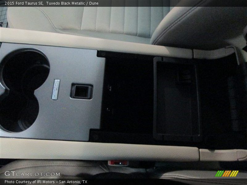 Tuxedo Black Metallic / Dune 2015 Ford Taurus SE