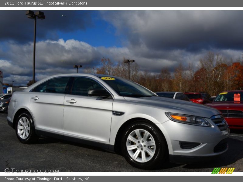 Ingot Silver / Light Stone 2011 Ford Taurus SE
