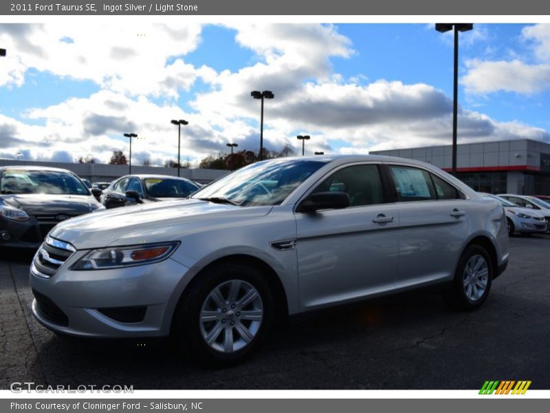 Ingot Silver / Light Stone 2011 Ford Taurus SE