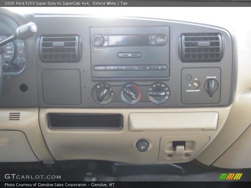 Oxford White / Tan 2005 Ford F250 Super Duty XL SuperCab 4x4
