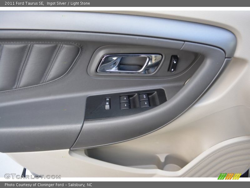 Ingot Silver / Light Stone 2011 Ford Taurus SE
