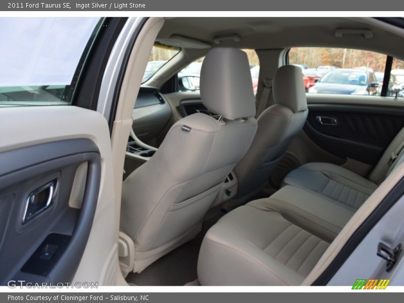 Ingot Silver / Light Stone 2011 Ford Taurus SE