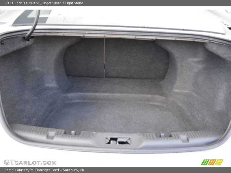Ingot Silver / Light Stone 2011 Ford Taurus SE