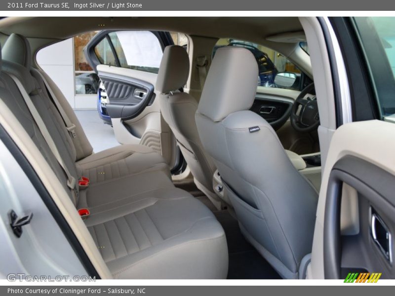Ingot Silver / Light Stone 2011 Ford Taurus SE
