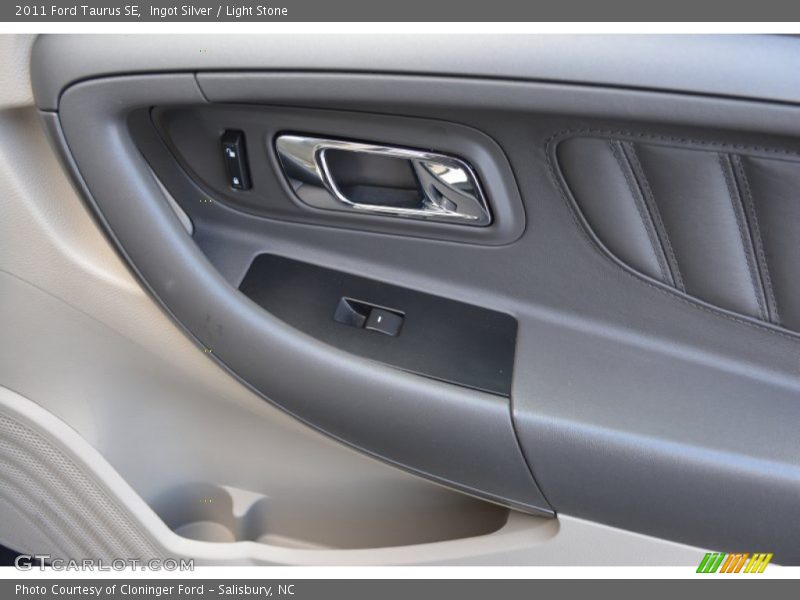 Ingot Silver / Light Stone 2011 Ford Taurus SE