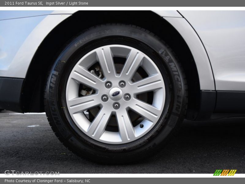 Ingot Silver / Light Stone 2011 Ford Taurus SE