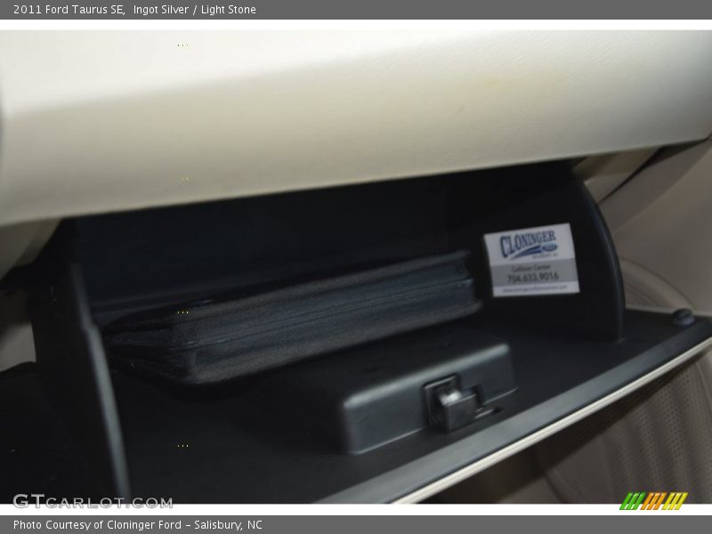 Ingot Silver / Light Stone 2011 Ford Taurus SE