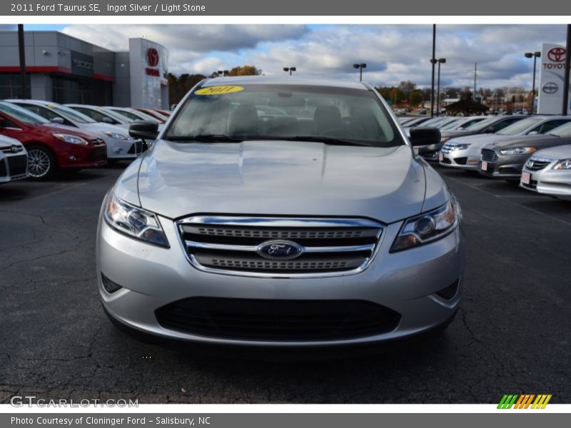 Ingot Silver / Light Stone 2011 Ford Taurus SE