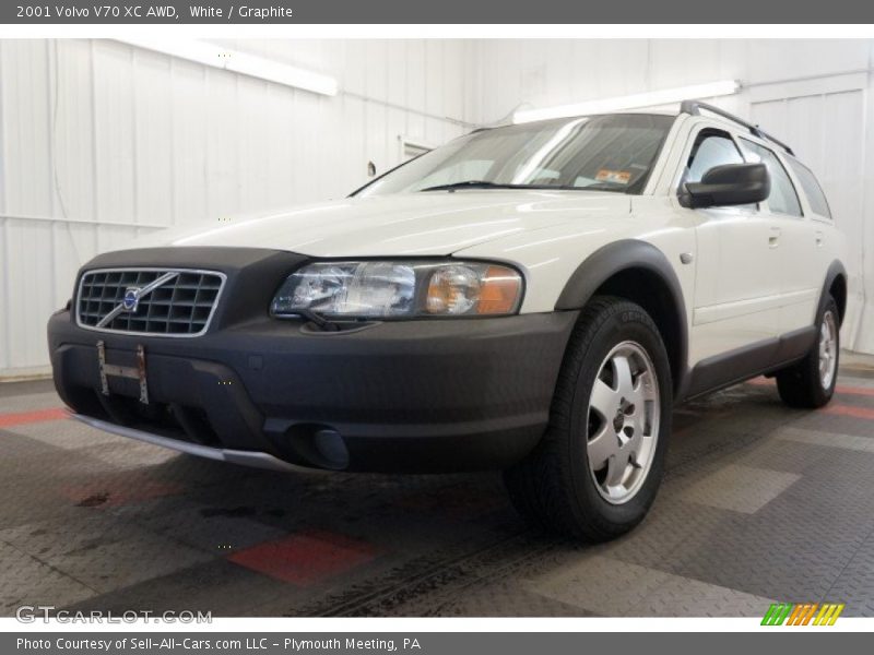 White / Graphite 2001 Volvo V70 XC AWD