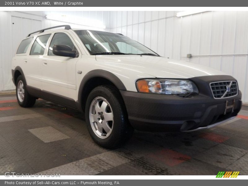 White / Graphite 2001 Volvo V70 XC AWD