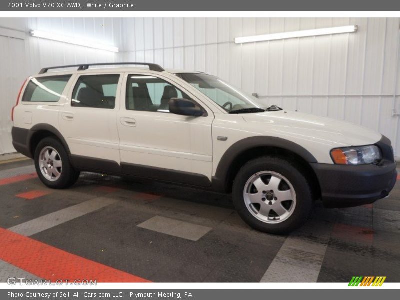 White / Graphite 2001 Volvo V70 XC AWD